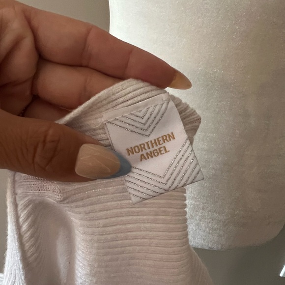 Northern Angel Colorblock Knit Sweater - Picture 4 of 5